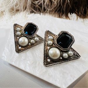 Beautiful vintage Silvertone faux pearl costume pierced earrings